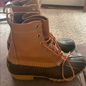 Hardly worn bean boots. Not insulated